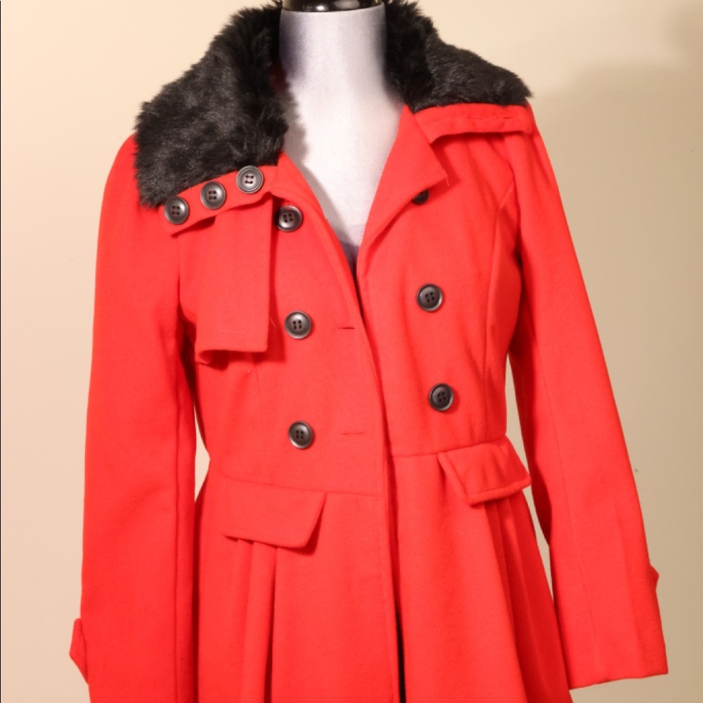 Red coat - Picture 2 of 7